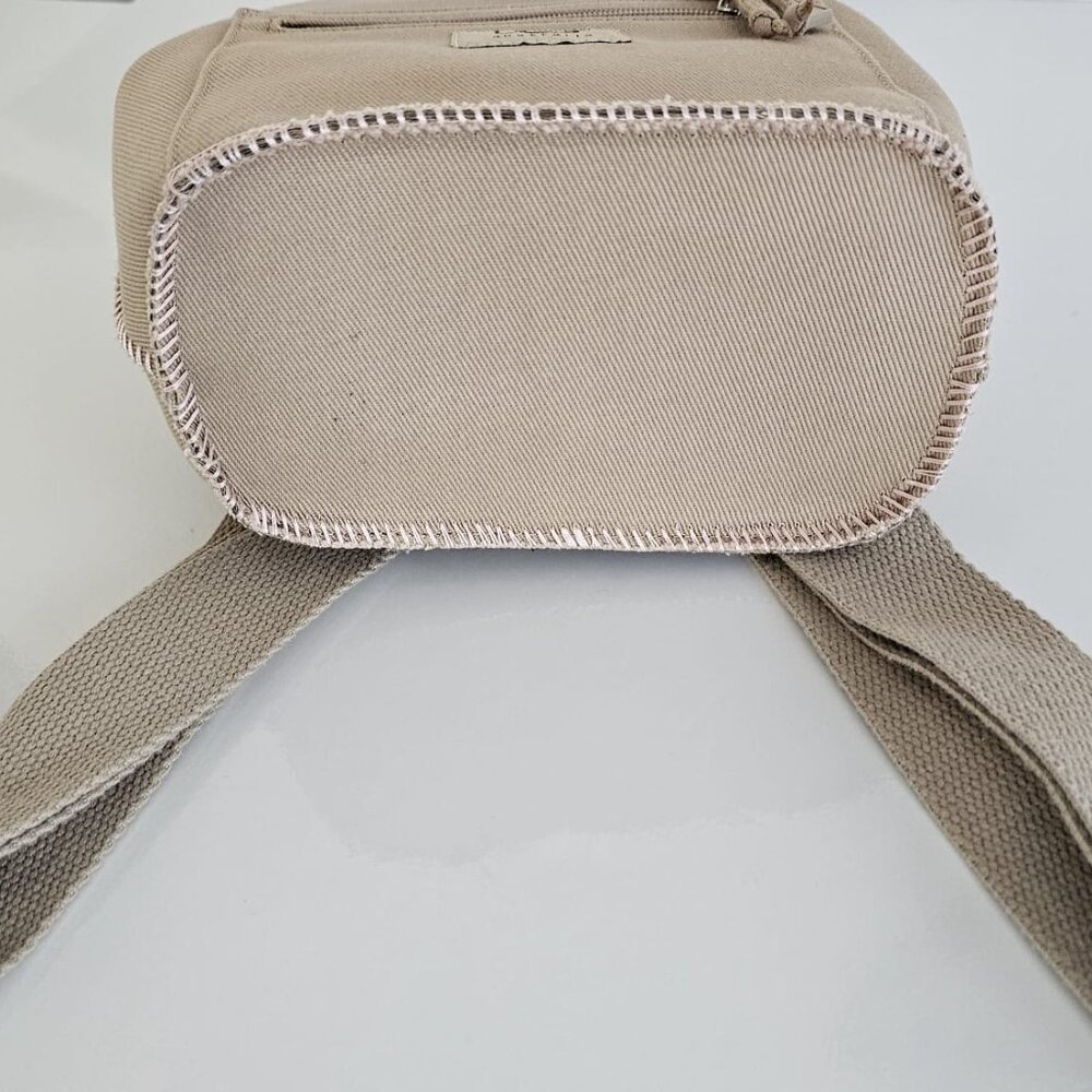 UGG BACKPACK NWOT! RARE. - Picture 8 of 13